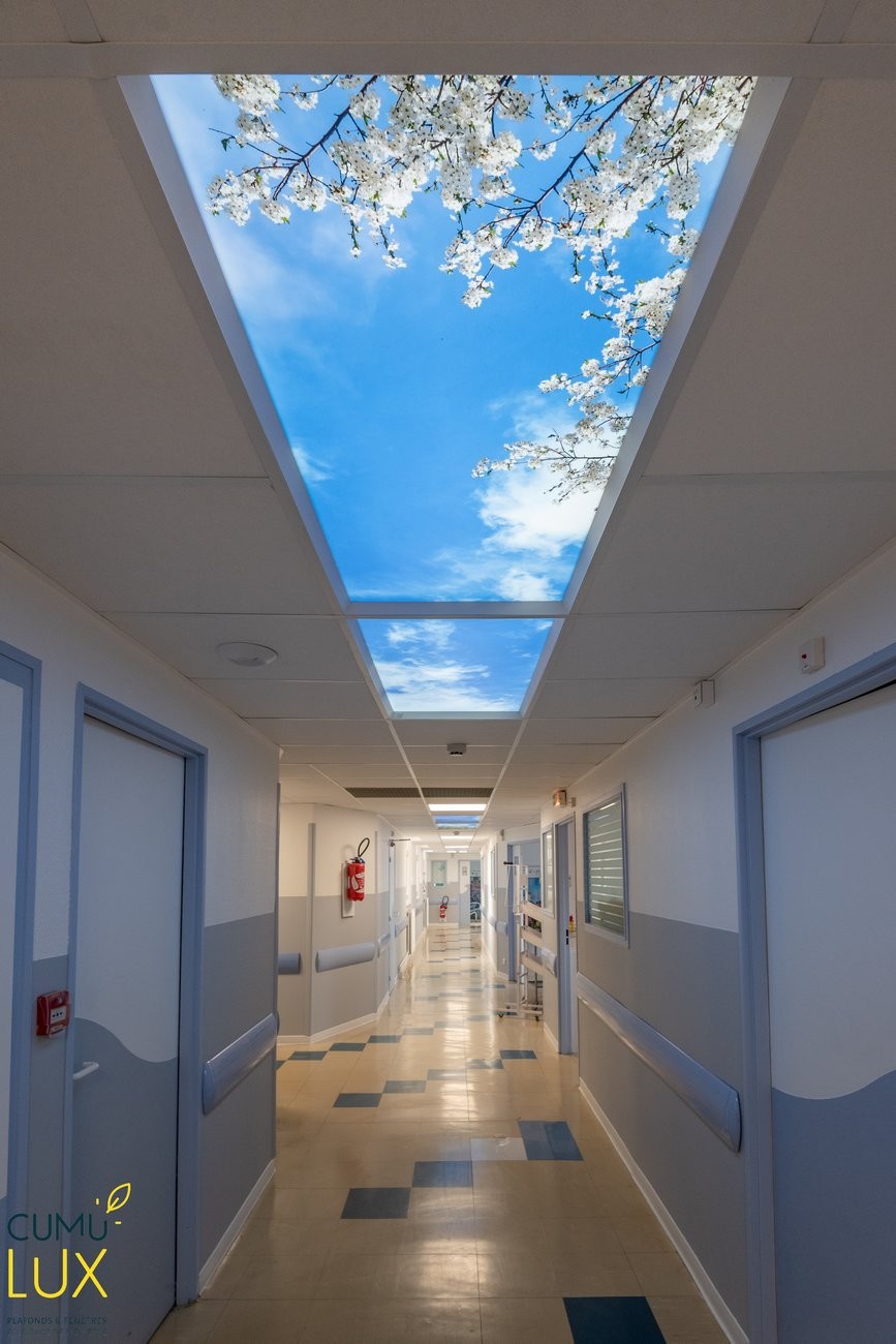 Pavé LED pour illuminer un couloir dans un hopital.