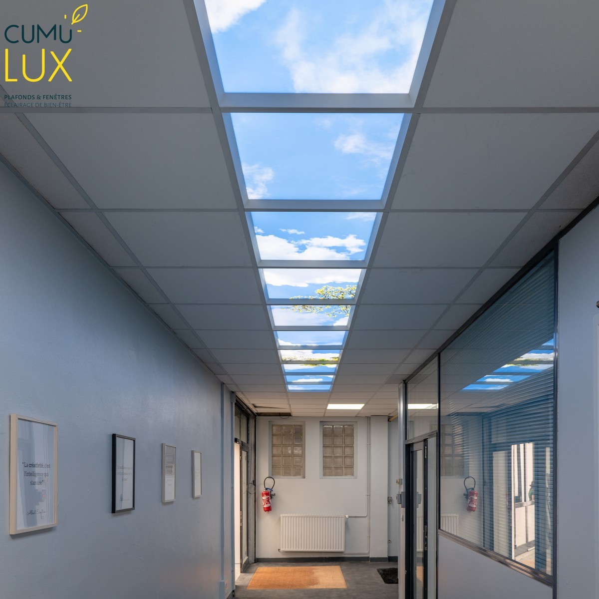 Plafond lumineux 60x60 cm Cumulux pour un couloir aveugle.