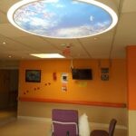 Disque Cumulux pour éclairer un espace sombre dans un hôpital, au CHU Rouen Normandie.