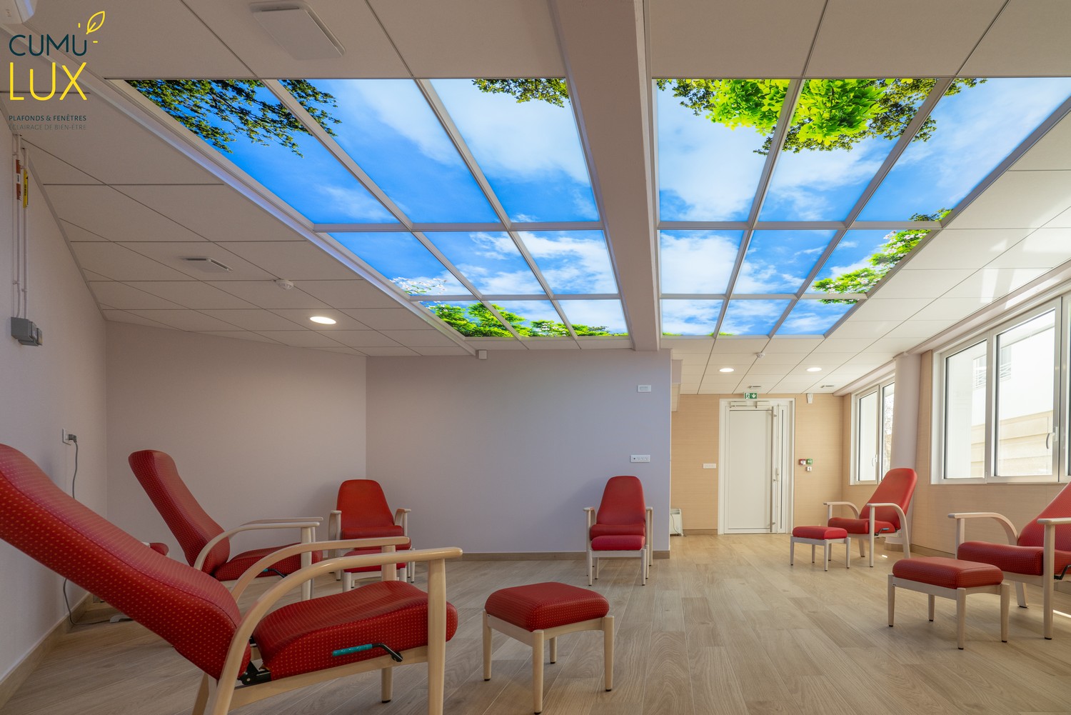 Faux plafonds lumineux pour éclairer une salle de repos aveugle.
