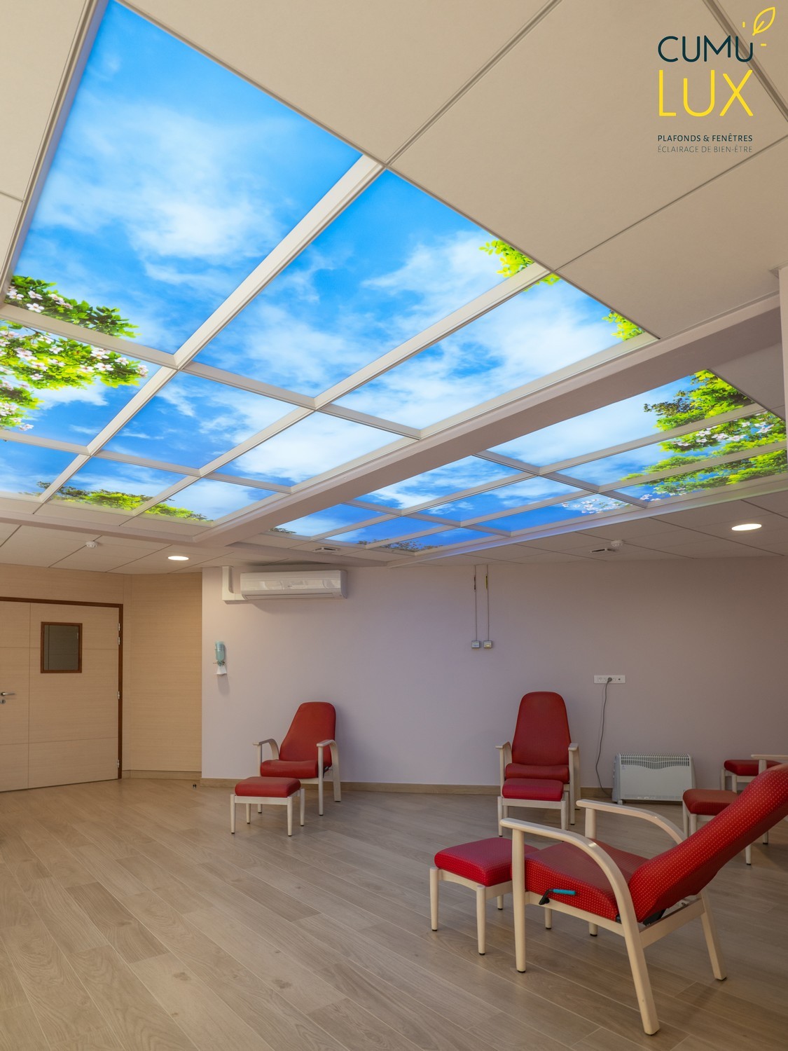 Faux plafonds Cumulux pour illuminer une salle de repos aveugle.
