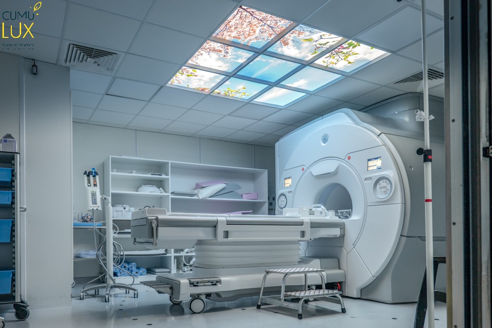 Eclairage d'ambiance dans une salle de scanner