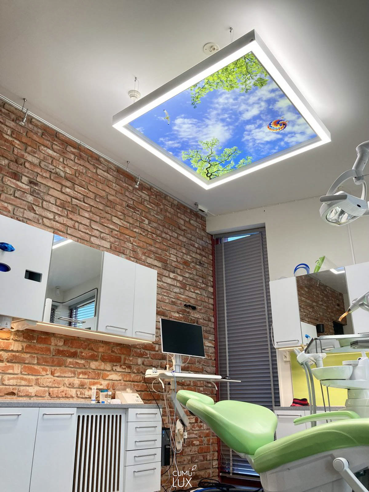 Eclairage patient dans un cabinet dentaire avec ciel
