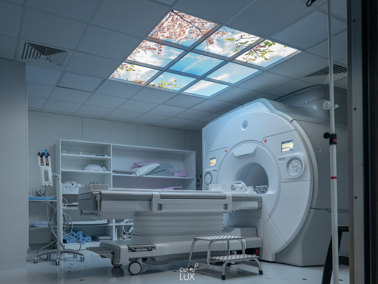 skyceiling dans une salle d'IRM par Cumulux