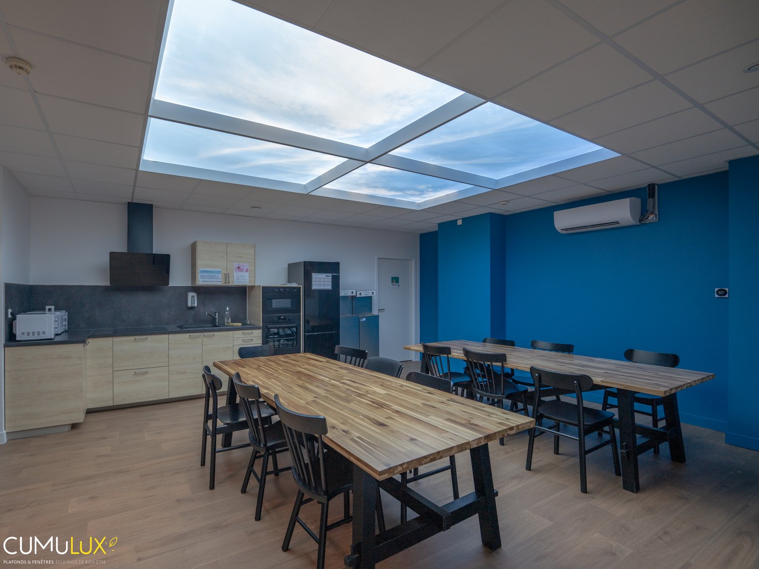 Plafond lumieux Cumulux immersif pour faire rentrer le ciel à l'intérieur de la SNCF