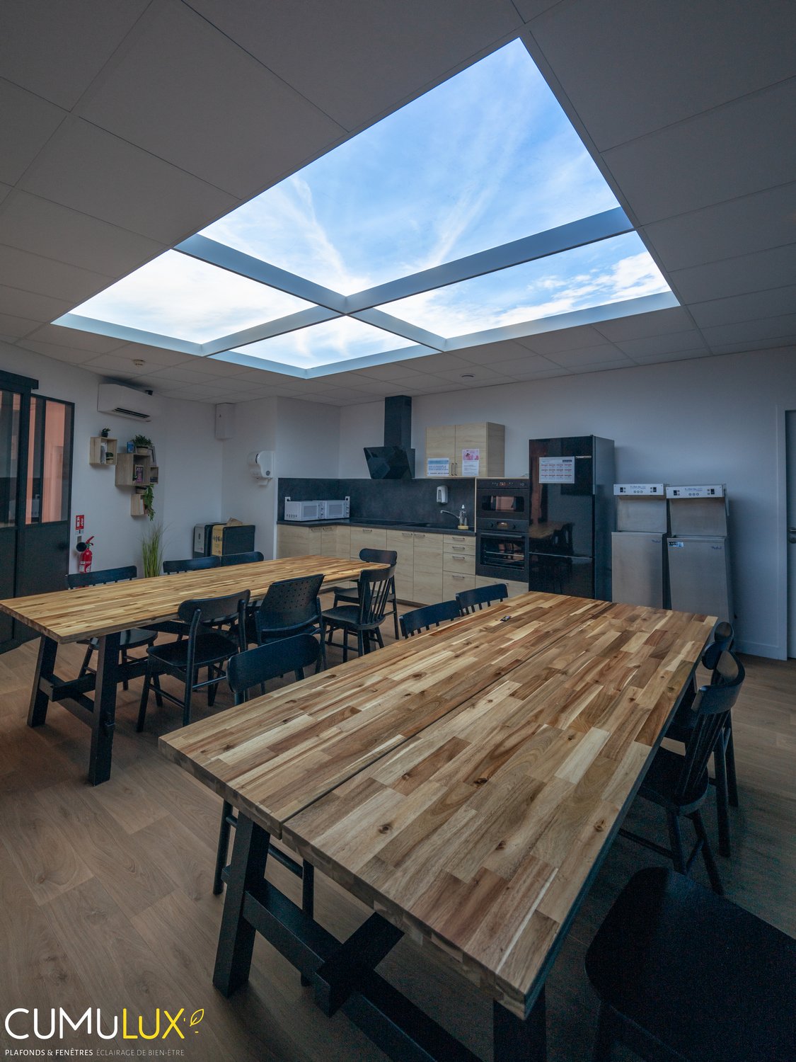 Plafond lumineux Cumulux : ciel immersif pour le confort des salariés de la SNCF