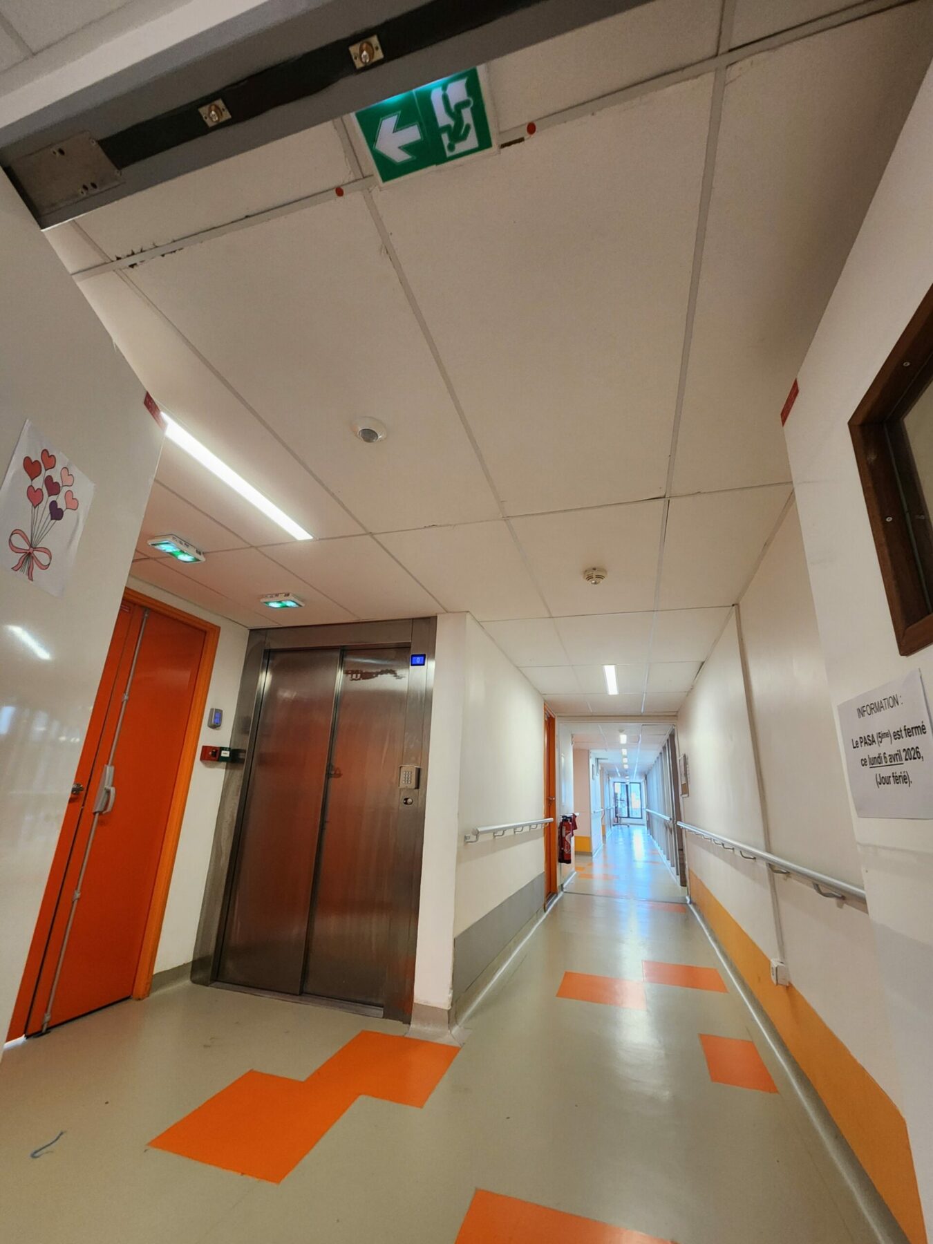 couloir sombre UVP Ehpad