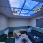 Salle de détente de cardiologie à l'hôpital Cochin équipée d'un grand ciel lumineux Cumulux